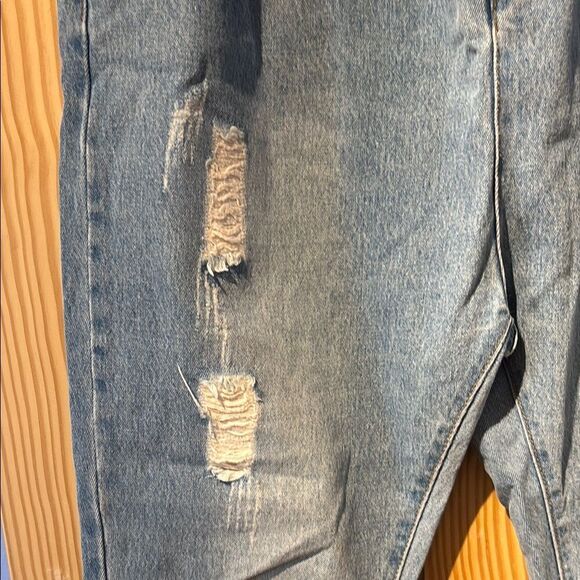 No Boundaries Light Blue Distressed Jeans - Picture 3 of 9